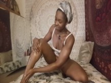 Carla Cain en Webcam Oil Up Tease Camgirl en AfroSensualCarla / chat-sess