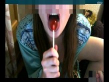 Mi chica rusa muy joven chupa a Chupa Chups en Skype 3