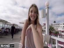 Real Teens - Teen POV pussy play en público