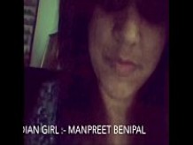 Desi Punjabi Girl Manpreet se muestra en la cámara