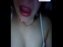 Chica caliente muestra sus tetas lol call show