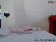 Sexy girl hot friend frota su apretado coño debajo de la mesa pov | Cam4