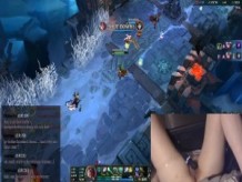 Gamer Girl tiene orgasmos mientras juega League of Legends