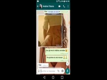 La tetona del trabajo se calienta hablando por WhatsApp y acaba masturbándose en una videollamada