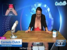 Latina milf con grandes tetas monta sybian en vivo en el aire