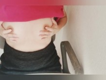 [Masturbación de chat de mujer casada] Esposa de Ikenai que se avergüenza de decir que se mira las tetas pero siente pezones alegres [Mira el blog ♪]