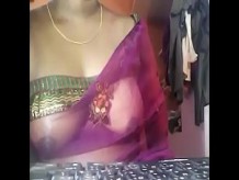 Tía india mostró las tetas en el chat