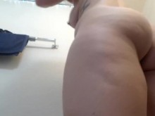 me follo el culo y me corro duro durante un chaturbate privado