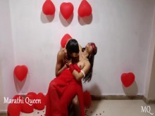 Pareja casada celebrando el día de San Valentín con sexo caliente