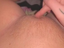 tocando mi coño peludo mojado