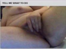 Gordita masturbándose en el chat