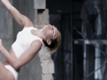 Miley cyrus - video musical porno de wrecking ball