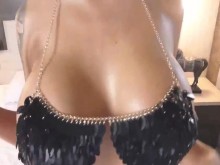 Seductora ébano con tetona tetas agradable paseo en vivo