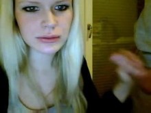 Blondie chupa polla en webcam