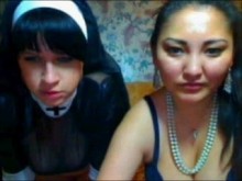 Monja y amigo en webcam