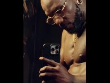 ¡Chocolate en solitario macho que se mueve en el espejo! ¡Sígueme para hablar del chat!