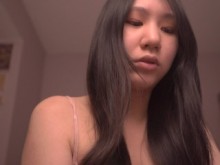 Chica asiática ASMR - Romanos 1-6 - Tu hermanastra en Cristo