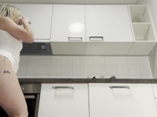 Grandes tetas Big Culo Hottest Blonde Wife Quitan sus bragas negras tanga para mostrar su coño carnoso