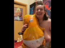 ¡Tr*MP come el gato de Nymeria Malfoy y la agarra por el coño!