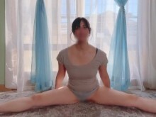 [Clase de yoga auténtica pervertida] ¡Hagamos yoga mientras miramos el coño del maestro! A veces muestro mis habilidades de yoga ♡ pero al final todavía quiero una polla. Perdón por un maestro tan pervertido. El contenido es bastante auténtico yoga. Japon