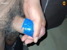 02.	Potente masturbación sexual rápida de un joven fuerte – tiene pene grande