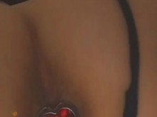 Latina Teen sacude su trasero con tapón de tope