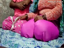 Corbata sexual de niña india