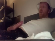 Me corro a las manos después de no sacudirme por algún tiempo, desearía haber entrado en mi cara