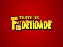 Nymphet Kitty chupando con dominio