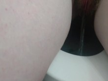 Meedando la pelirroja joven con grandes moldes en la cámara web