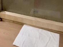 Masturbándose con consolador