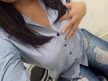 ¡Ejecutivo tetonoso divirtiéndose en la oficina! Estoy esperando que mi jefe follle y estoy empezando a conseguir D