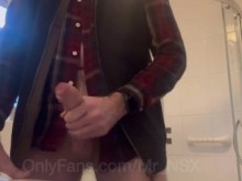 Teaser: Cumming 15/03/25 El video de la polla grande llena mientras chatea la familia abajo