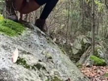 Tomar una larga orina al aire libre - Piss Waterfall