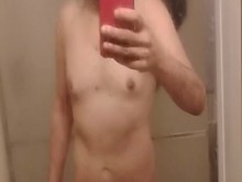 Hombre desnudo antes de la ducha ????