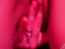 Estudiante solitaria con ganas de sexo, se masturba ante la cámara