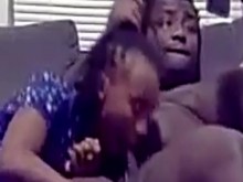 Ébano sexy deja follar su cara y correrse en la garganta