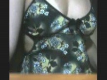 Fue difícil pero convencí a mi esposa para que mirara a un hombre masturbándose y mostrara su coño.