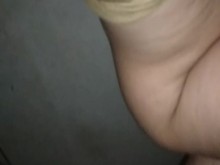 Disfruta haciendo trampa con la esposa de un amigo