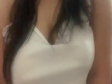 Mexicana juega con sus enormes tetas