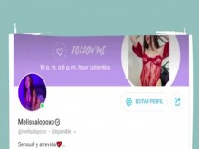 que rico juego con mi aceite en mis tetas