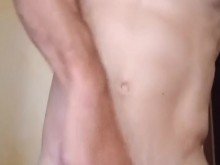 POLLA GRANDE, PULSANTE DURO, DISPARA UNA CORRIDA MASIVA GIMIENDO FUERTE EMPUJANDO Y CORRIENDO