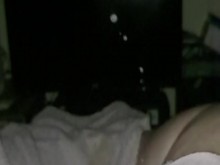 Chico virgen británico dispara una carga enorme en cámara lenta