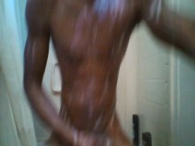 Ducha privada, culo enjabonado.