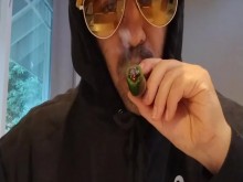 Punto de vista del CEO de Hot Sauce trabajando desde casa