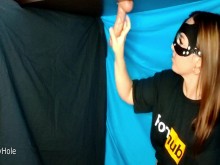 Llevado al orgasmo en la mesa de ordeño. Recogí el esperma en un vaso.