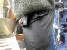 polla saliendo del pantalón