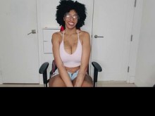 Tu nuevo amigo negro nerd en línea