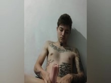 Masturbándose en casa