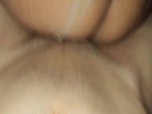 A mi vecina le gusta cabalgar en mi polla